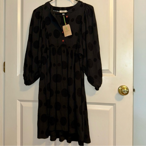 Umgee Black and Red Sundress with Bishop Sleeves and Crew Neck - Picture 3 of 3